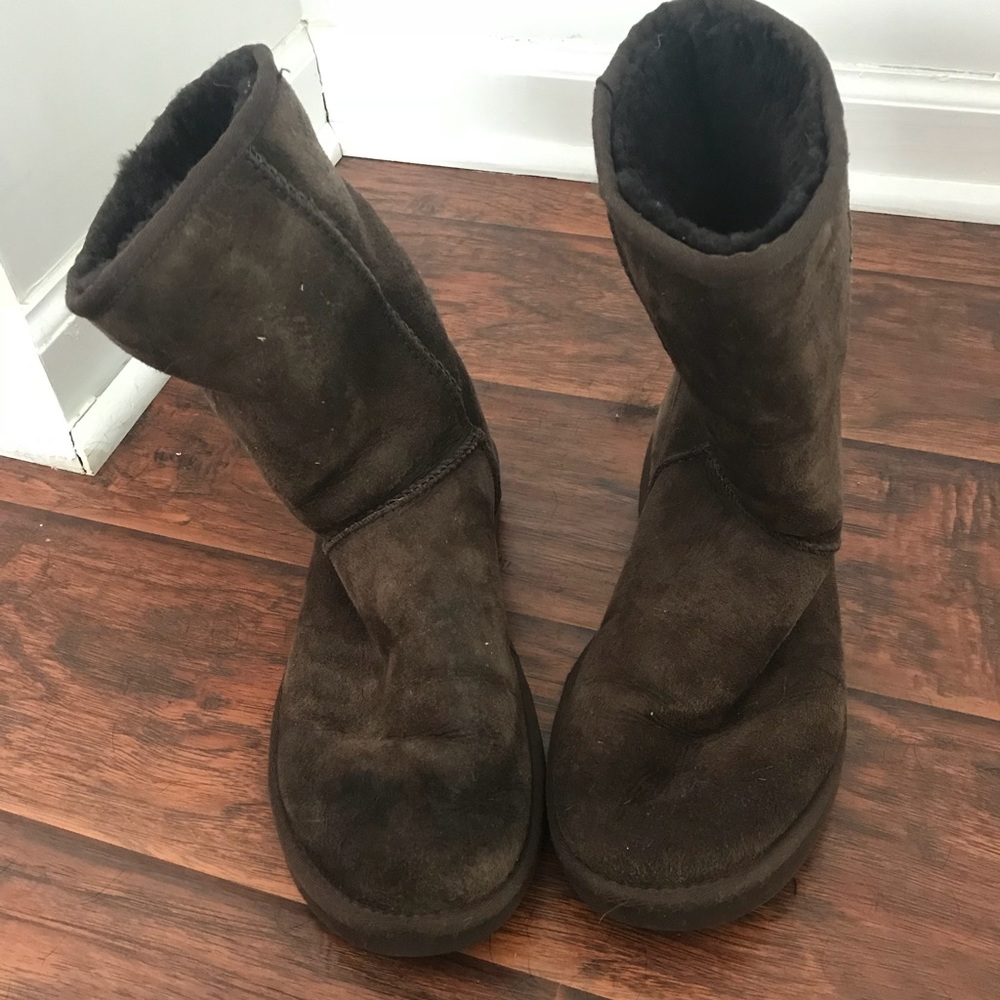 UGG Short Boots in Chocolate